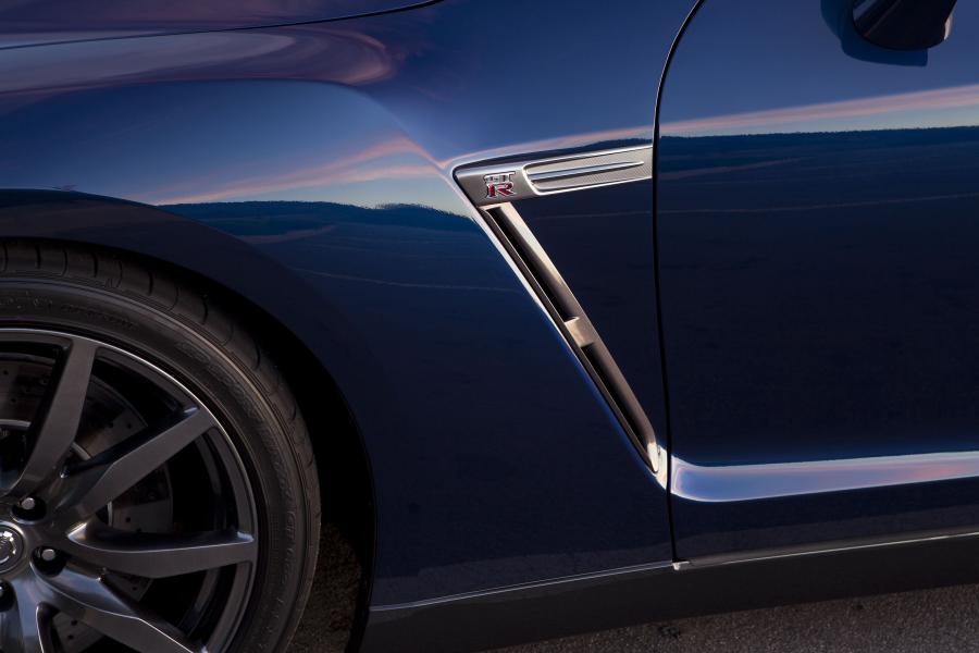  Nissan GT-R 2012 года  (US) (фото 27 из 74)